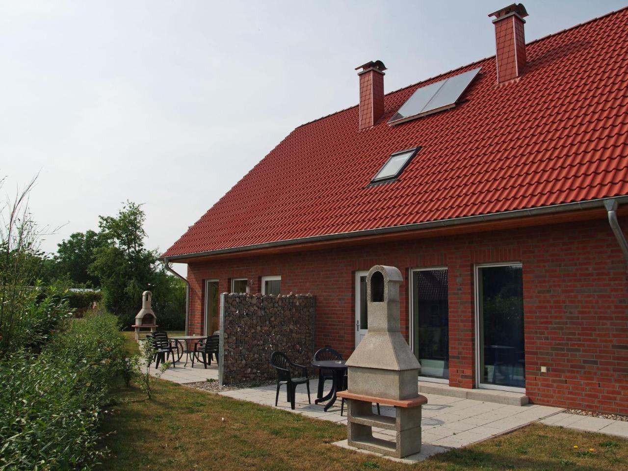 5-Bedroom Holiday Home In Zierow With Garden エクステリア 写真